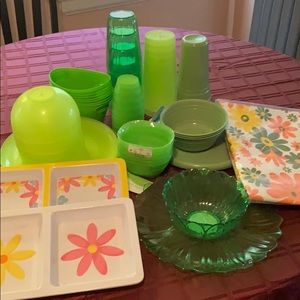 Complete outdoor dinnerware set